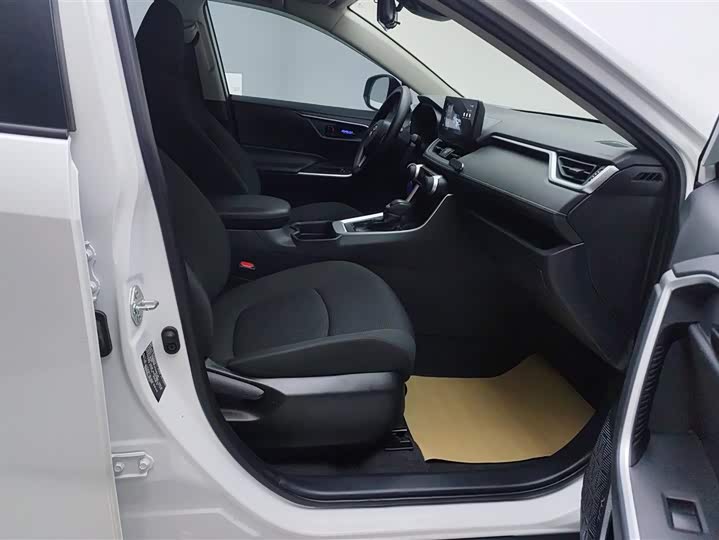 Фото 8 - Toyota RAV4