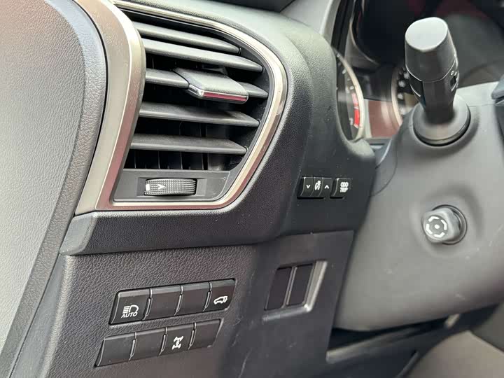 Фото 4 - Lexus NX