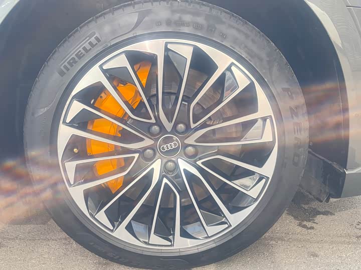 Фото 5 - Audi e-tron