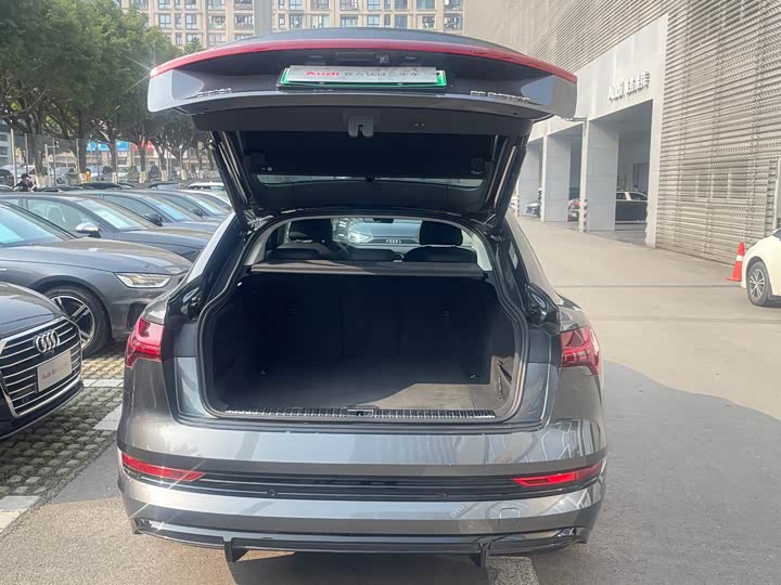 Фото 7 - Audi e-tron