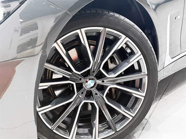 Фото 7 - BMW 7 Series