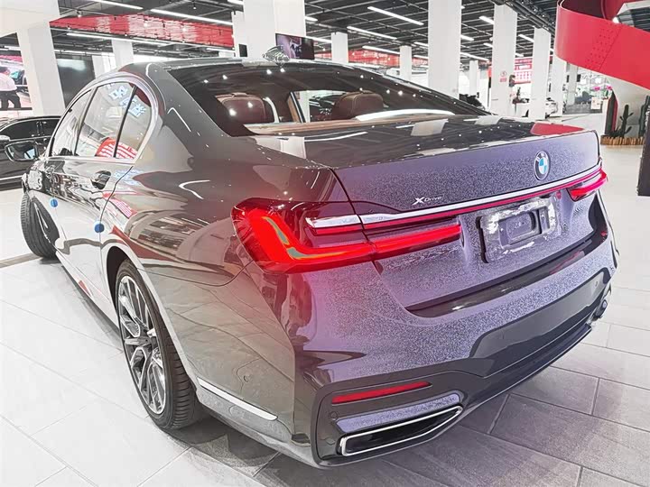 Фото 8 - BMW 7 Series