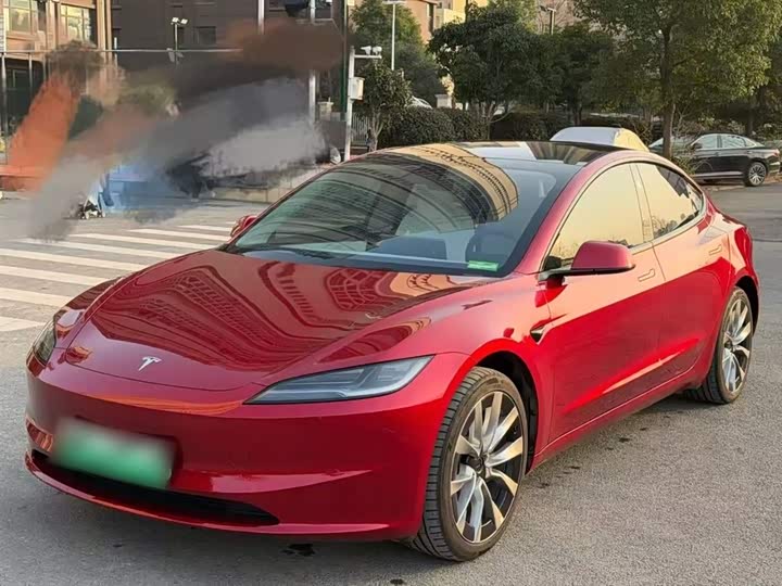 Фото 2 - Tesla Model 3