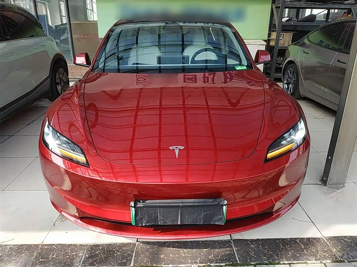 Фото 3 - Tesla Model 3