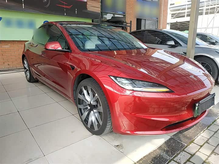 Фото 4 - Tesla Model 3