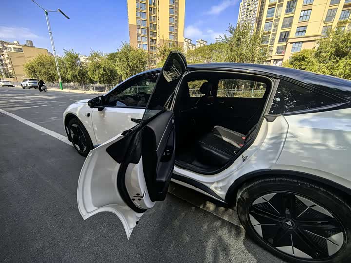 Фото 6 - Changan Deepal SL03