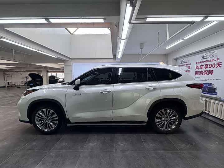 Фото 4 - Toyota Highlander