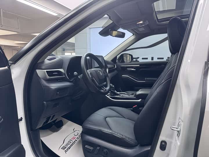 Фото 8 - Toyota Highlander