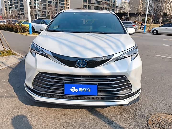 Фото 2 - Toyota Sienna