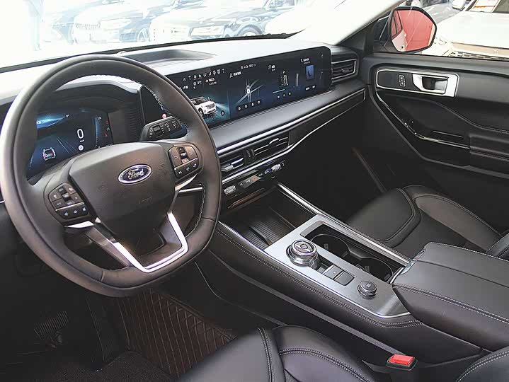 Фото 4 - Ford Explorer