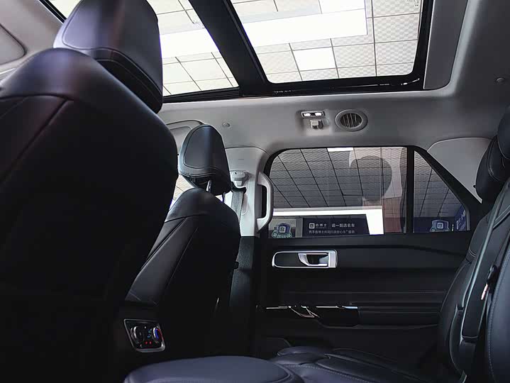 Фото 6 - Ford Explorer