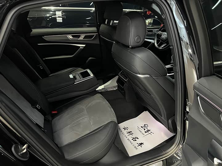 Фото 7 - Audi A6L