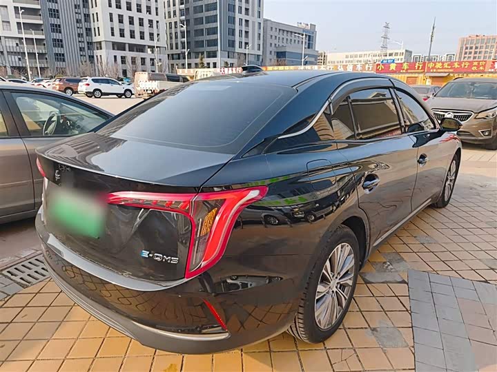 Фото 7 - Hongqi E-QM5