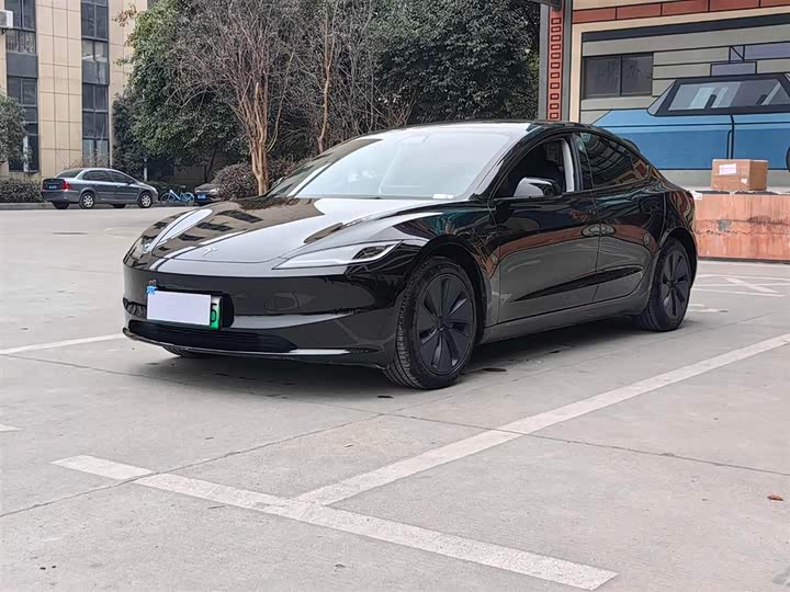 Фото 1 - Tesla Model 3
