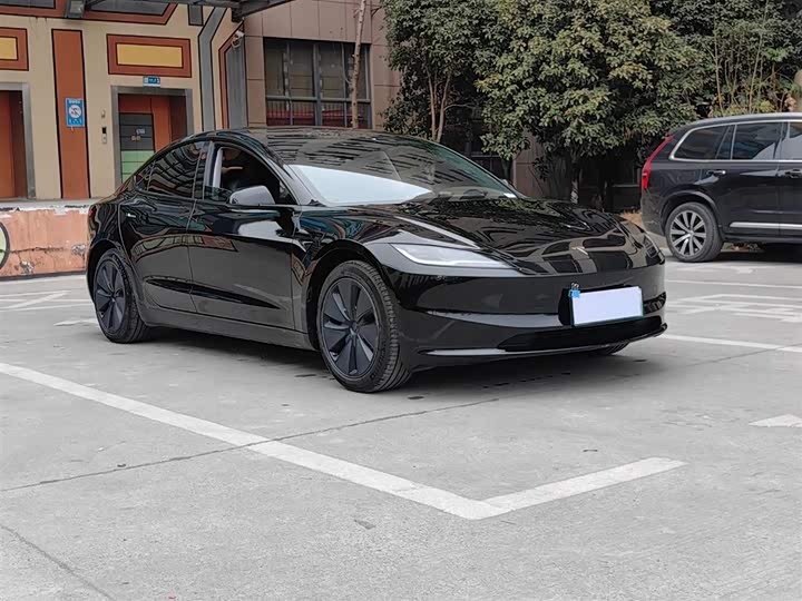 Фото 3 - Tesla Model 3