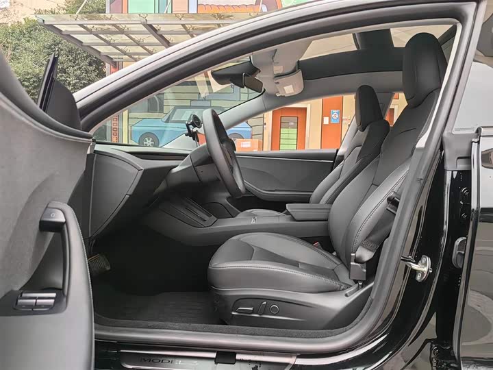 Фото 5 - Tesla Model 3