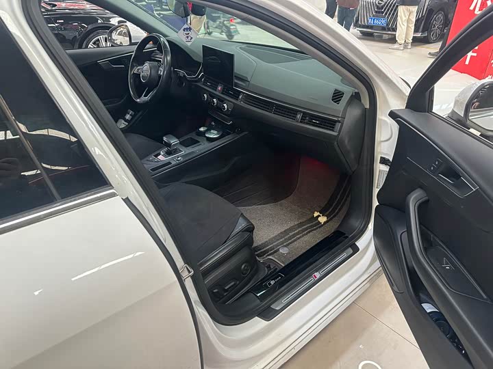 Фото 7 - Audi A4L