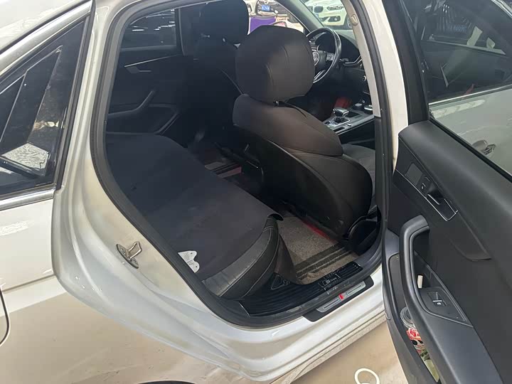 Фото 8 - Audi A4L