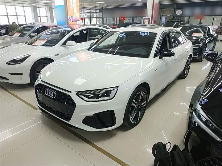 Фото 2 - Audi A4L