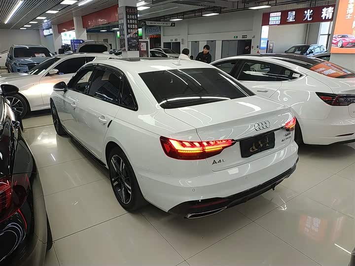 Фото 5 - Audi A4L