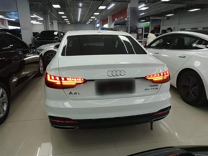 Фото 6 - Audi A4L