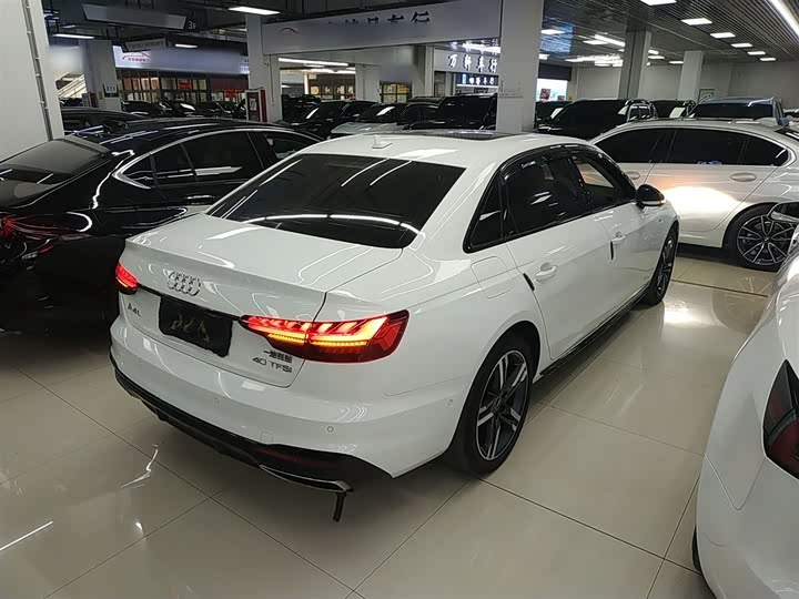 Фото 7 - Audi A4L