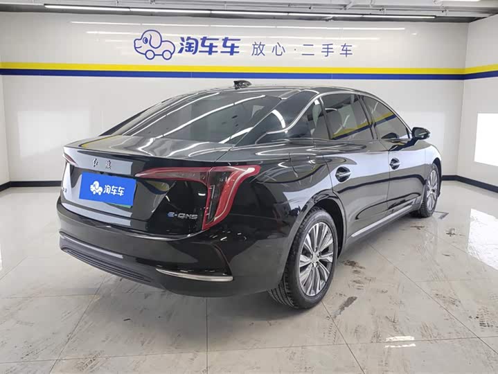 Фото 3 - Hongqi E-QM5