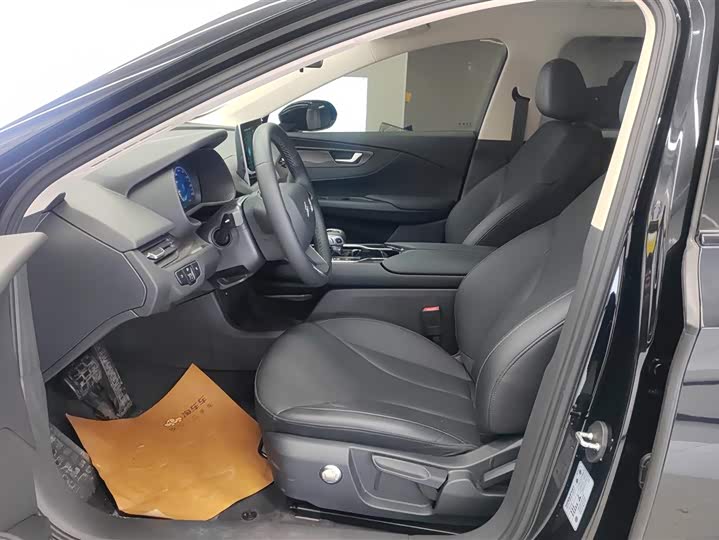 Фото 9 - Hongqi E-QM5