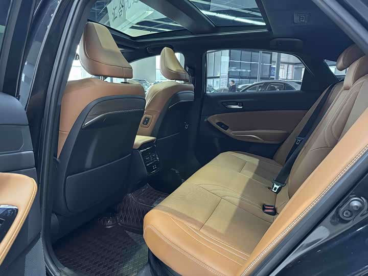 Фото 8 - Toyota Avalon