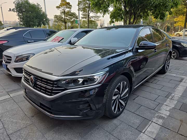 Фото 2 - Volkswagen Passat