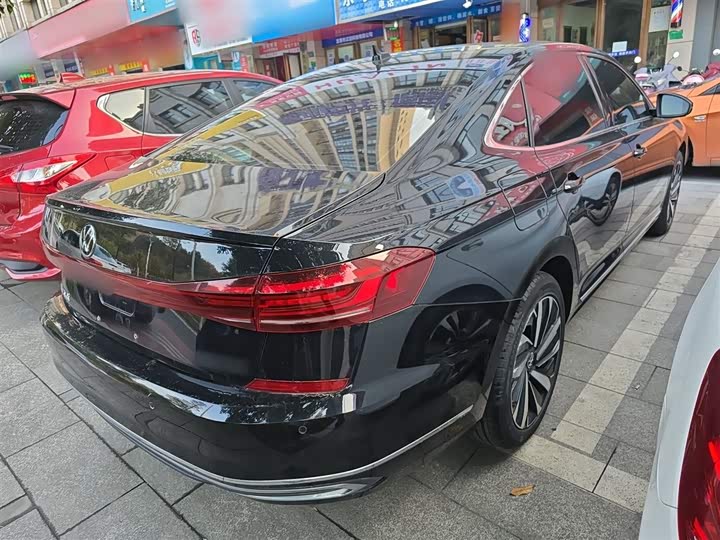 Фото 7 - Volkswagen Passat