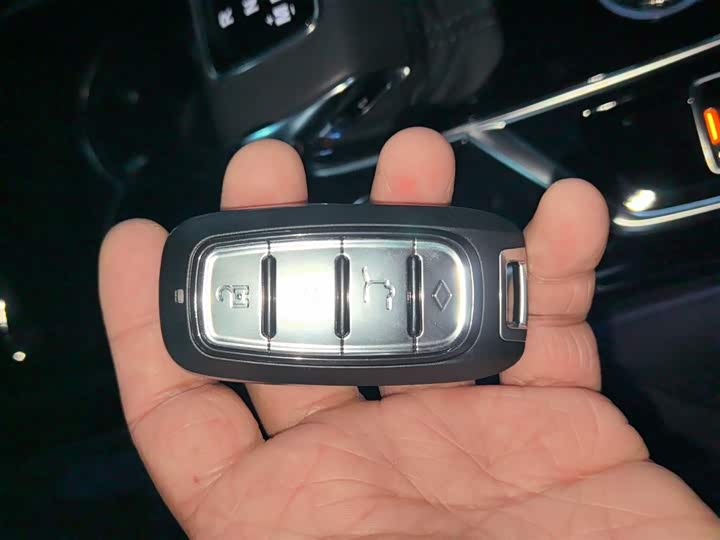 Фото 9 - Hongqi HS5