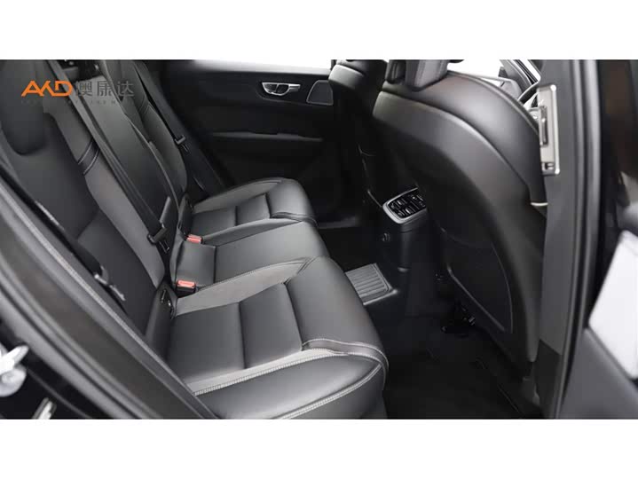 Фото 8 - Volvo XC60 Hybrid