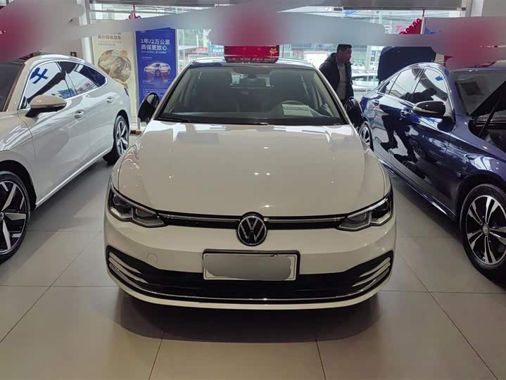 Фото 2 - Volkswagen Golf