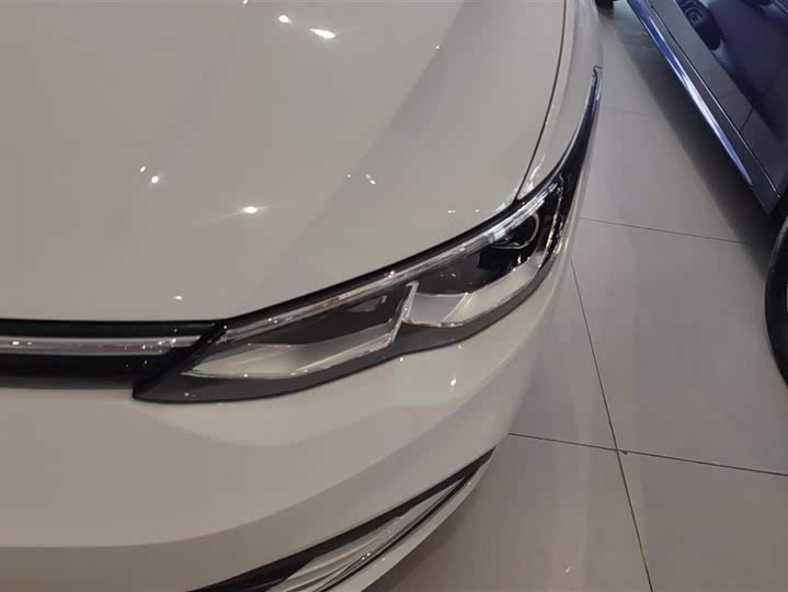 Фото 5 - Volkswagen Golf