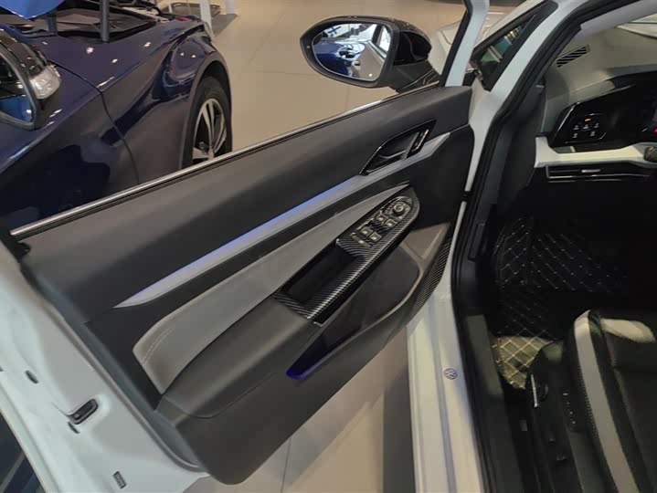 Фото 7 - Volkswagen Golf