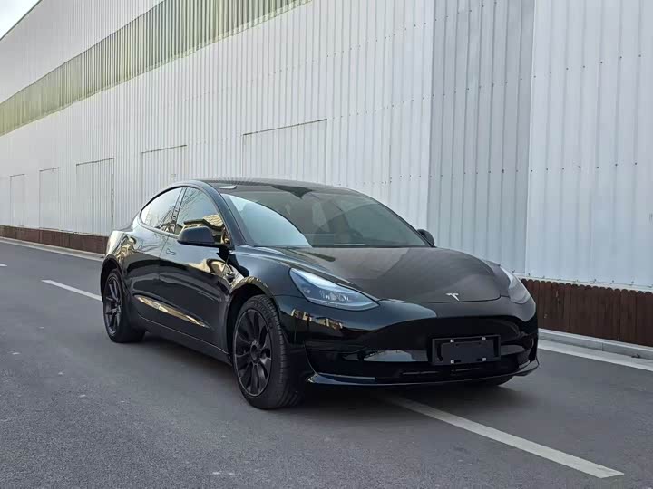Фото 2 - Tesla Model 3