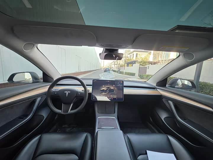 Фото 7 - Tesla Model 3