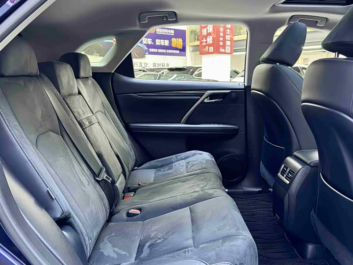 Фото 6 - Lexus RX