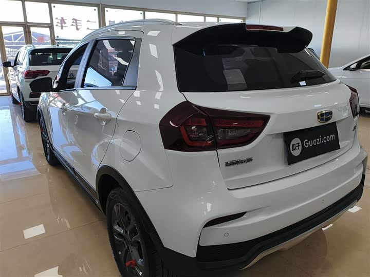 Фото 5 - Geely Vision X3