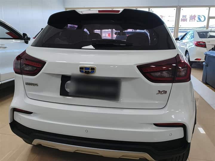 Фото 6 - Geely Vision X3