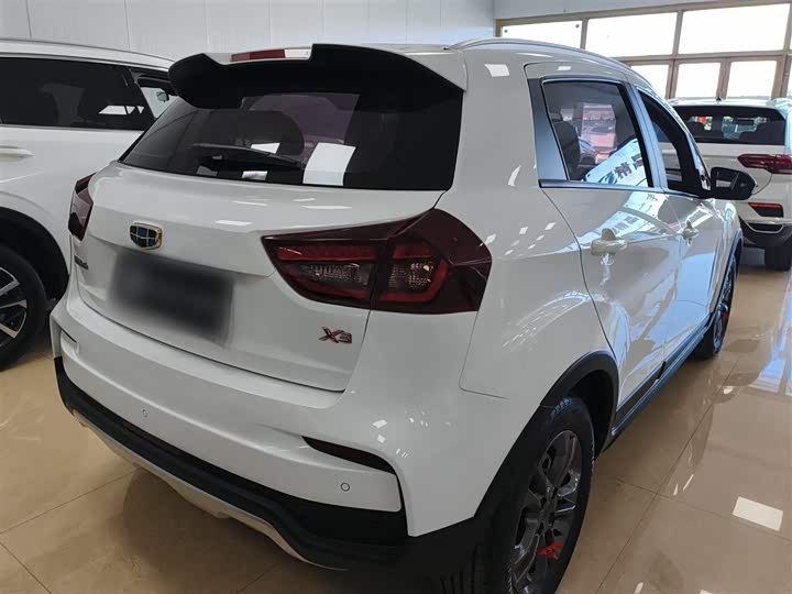 Фото 7 - Geely Vision X3