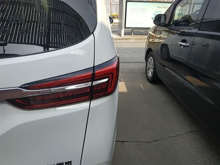 Фото 7 - Buick GL8 ES