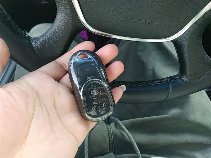 Фото 8 - Buick GL8 ES