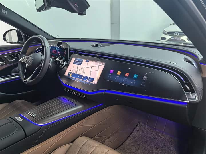 Фото 4 - Mercedes-Benz E-Class