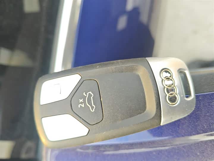 Фото 9 - Audi A4L