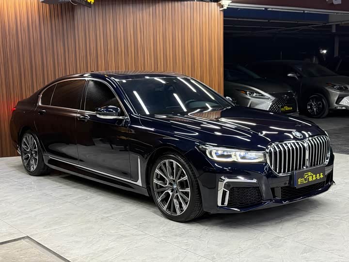 Фото 3 - BMW 7 Series