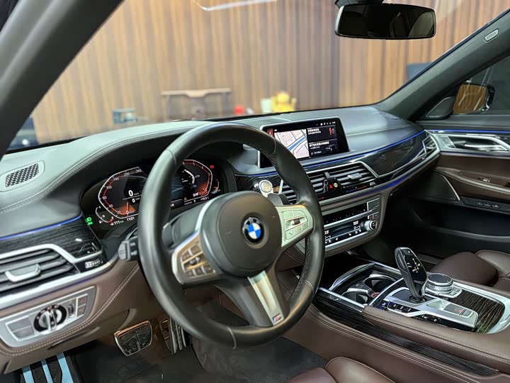 Фото 9 - BMW 7 Series