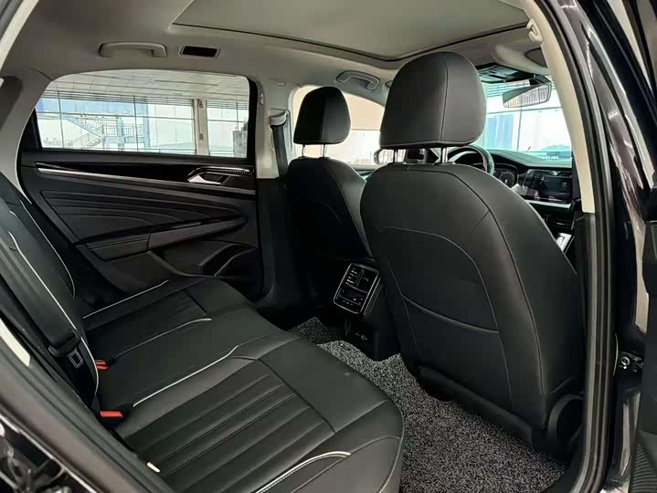 Фото 9 - Volkswagen Passat