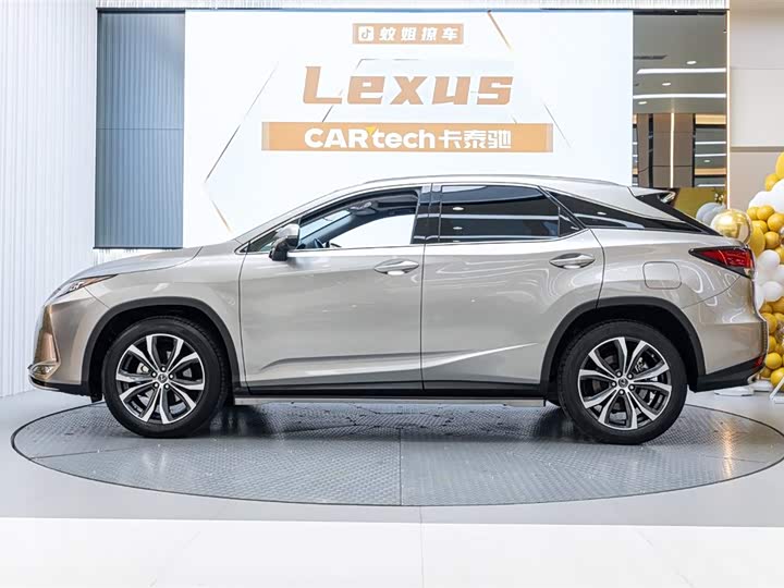 Фото 3 - Lexus RX
